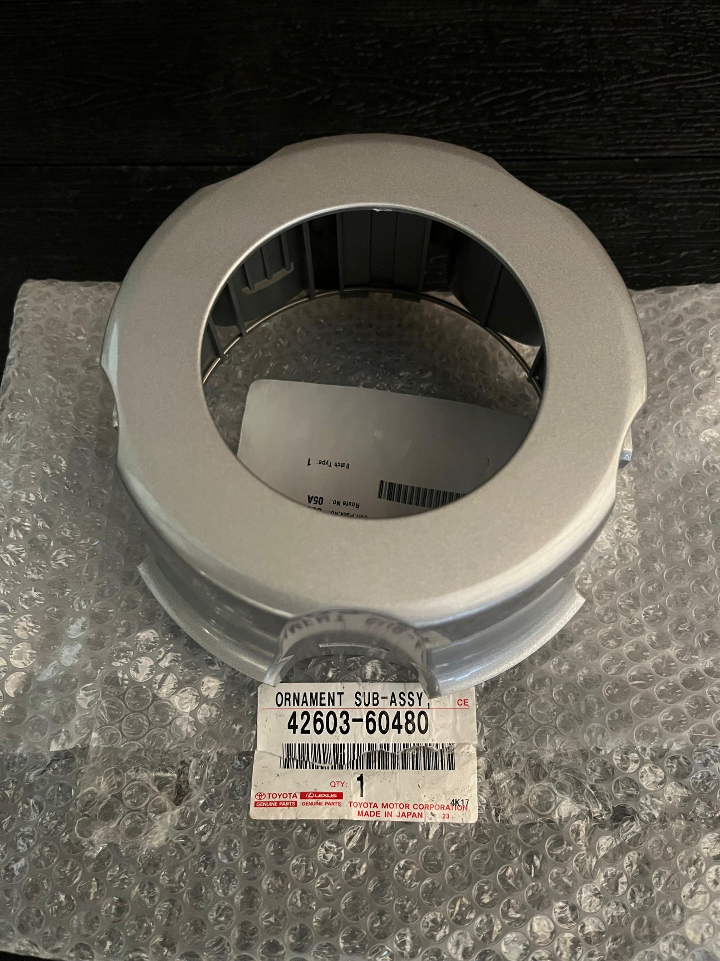 Toyota Land Cruiser 79 Series Front OEM Hub Cap.