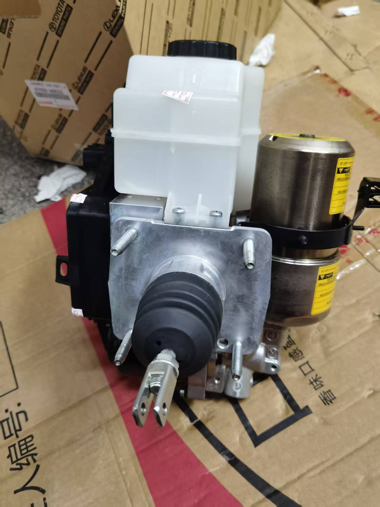 Toyota Land Cruiser 100 Series ABS Brake Booster Assembly