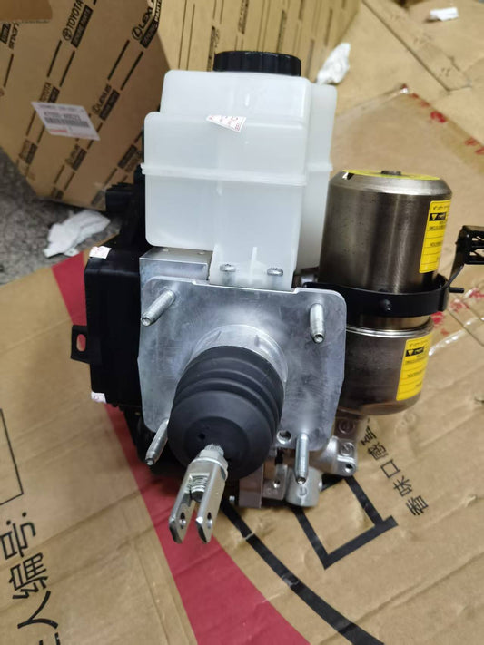 Toyota Land Cruiser 100 Series ABS Brake Booster Assembly
