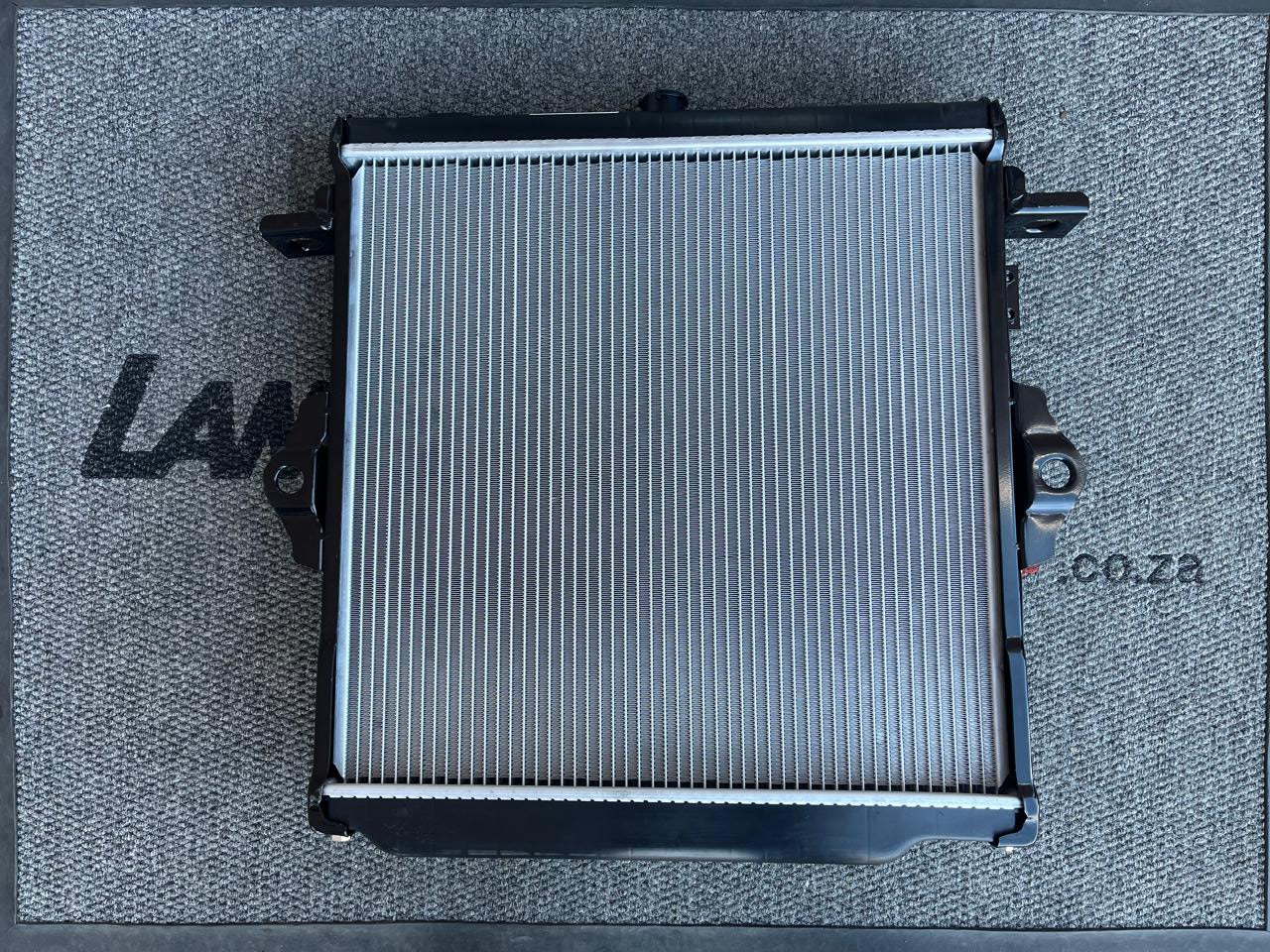Toyota Land Cruiser HZJ76 / 78 / 79 Radiator